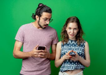 Whatsapp vs Text Messaging, Which One Is Better In 2026